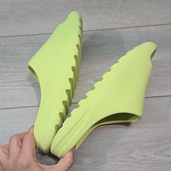 Yeezy Adidas Mens Lime Green Slide Sandals Shoes Sz 8 Slide main image 5